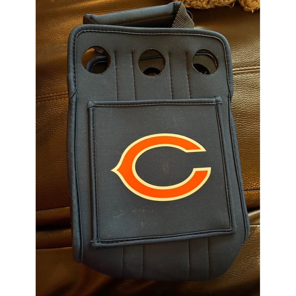 6‎ pack holder of beverages Chicago Bears